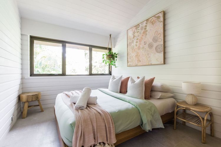 Little Cove Treetops –  3 bedrooms – Style – Beach – Location