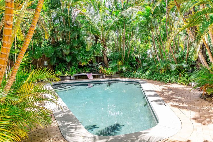 Little Cove Treetops –  3 bedrooms – Style – Beach – Location