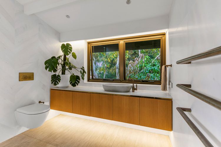 Little Cove Treetops –  3 bedrooms – Style – Beach – Location