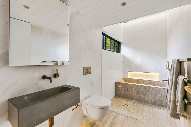 Little Cove Treetops –  3 bedrooms – Style – Beach – Location