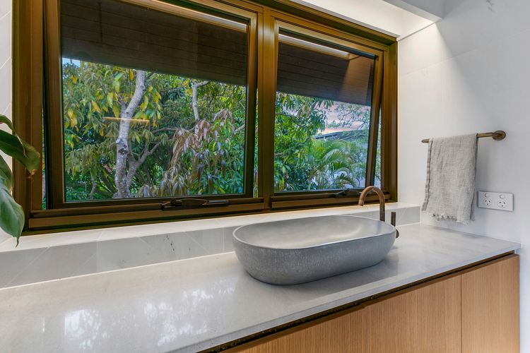 Little Cove Treetops –  3 bedrooms – Style – Beach – Location