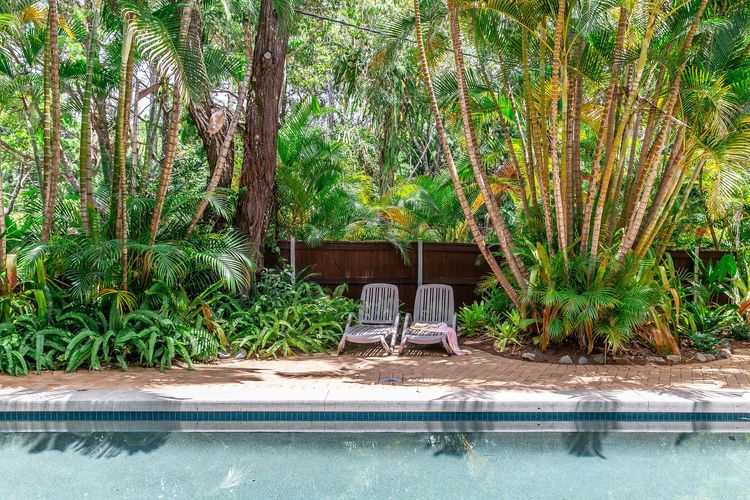 Little Cove Treetops –  3 bedrooms – Style – Beach – Location