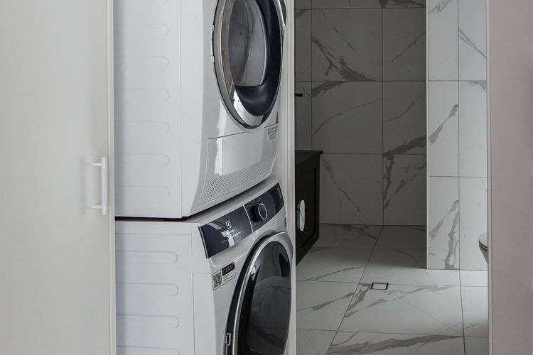 ONE MAROLA – 1/33 Noosa Parade – stylish privacy in paradise.