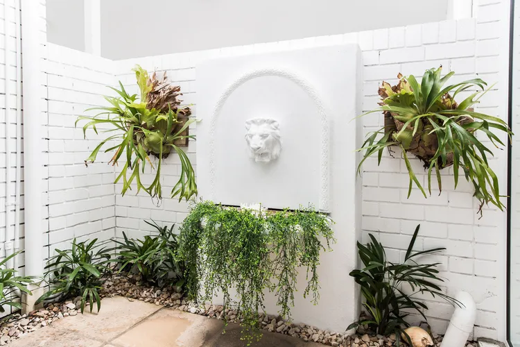 ONE MAROLA – 1/33 Noosa Parade – stylish privacy in paradise.