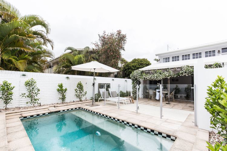 ONE MAROLA – 1/33 Noosa Parade – stylish privacy in paradise.