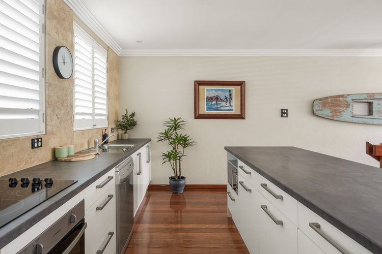 ALOHA – 5/17 Noosa Pde – location and style