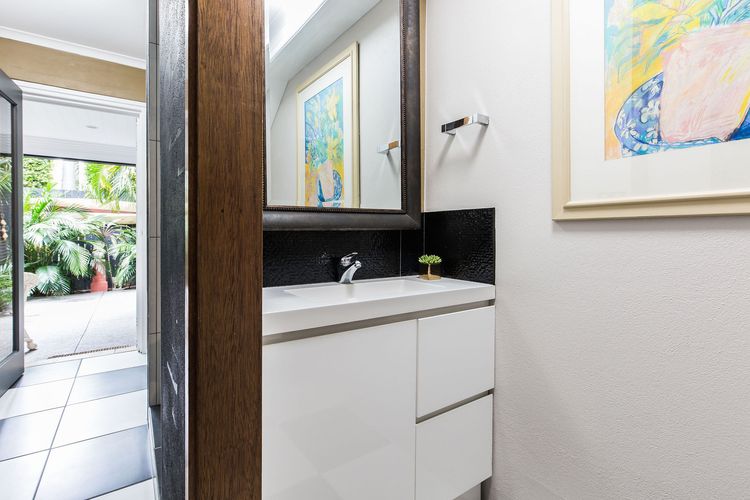 ALOHA – 5/17 Noosa Pde – location and style