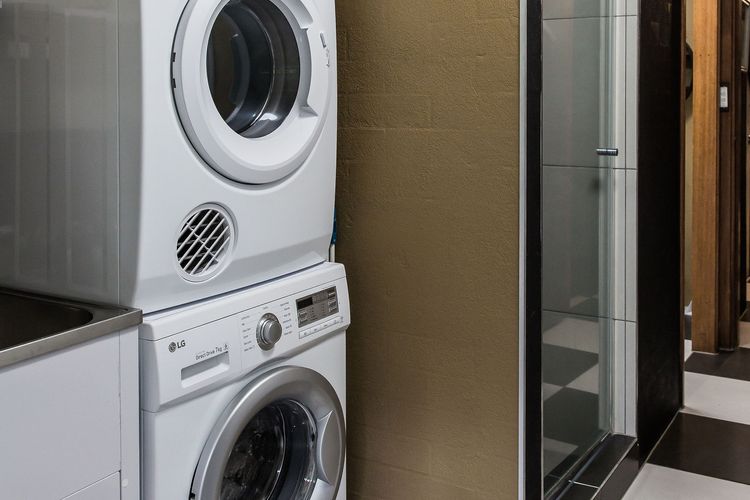 ALOHA – 5/17 Noosa Pde – location and style