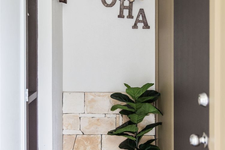 ALOHA – 5/17 Noosa Pde – location and style