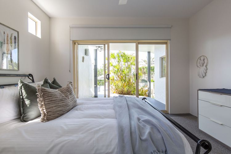 Sunshine Haven – Pool – Beach front – Ocean Views