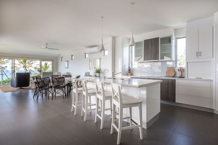 Sunshine Haven – Pool – Beach front – Ocean Views