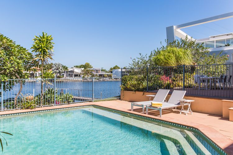 The Waterfront – 4bedroom waterfront home pool