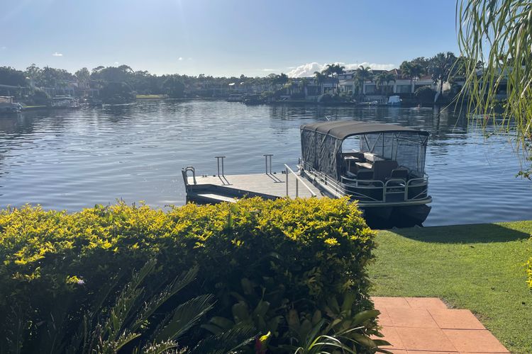 The Waterfront – 4bedroom waterfront home pool