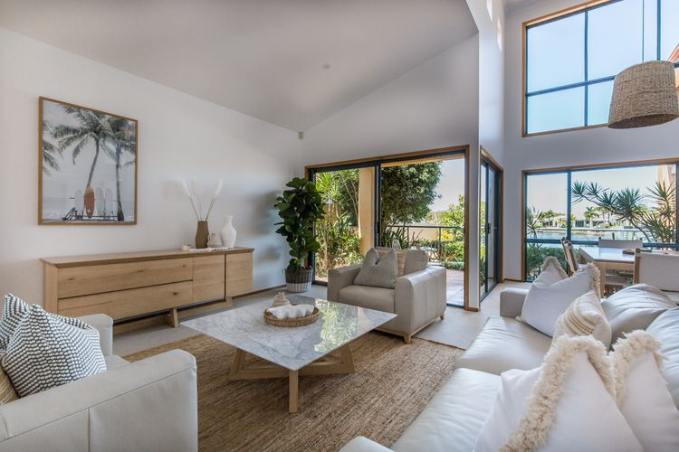 The Waterfront – 4bedroom waterfront home pool