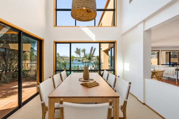 The Waterfront – 4bedroom waterfront home pool