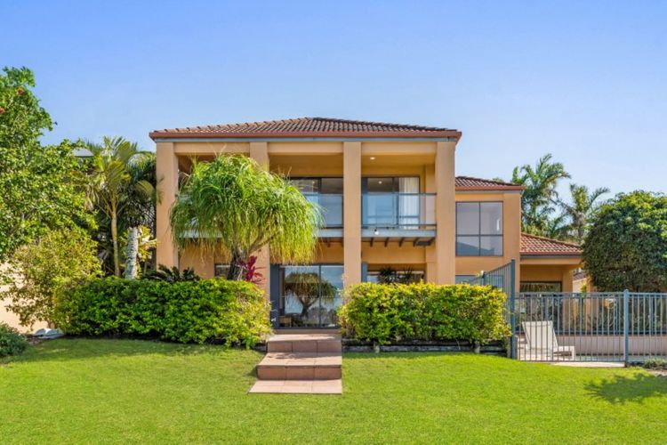 The Waterfront – 4bedroom waterfront home pool