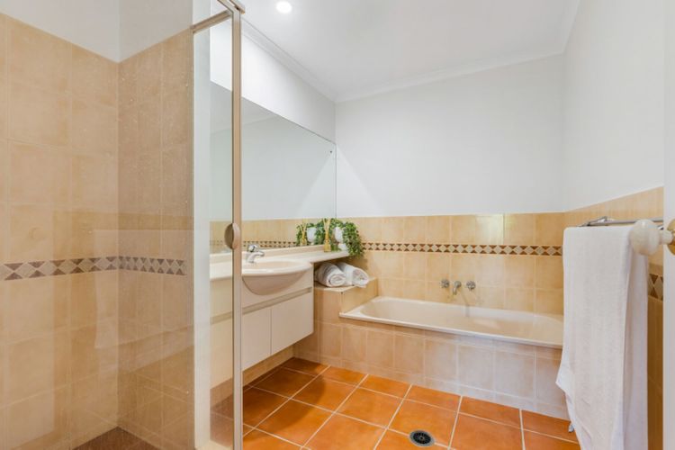 The Waterfront – 4bedroom waterfront home pool