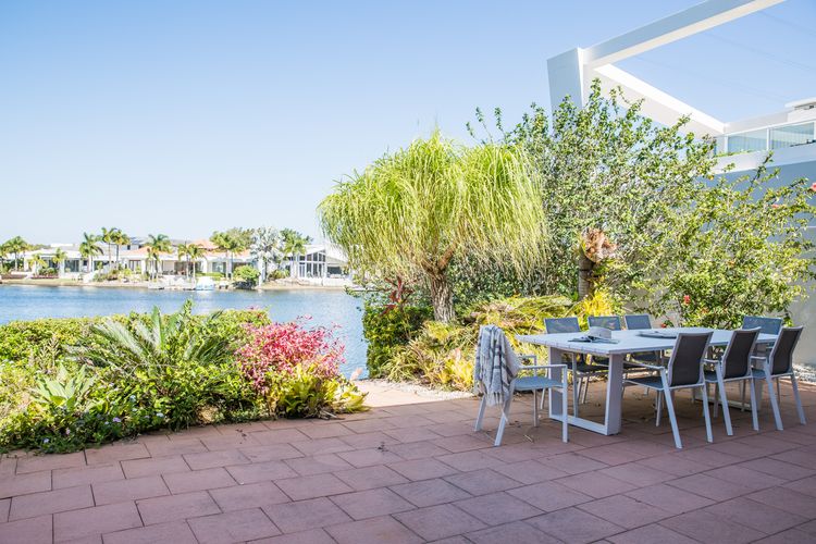 The Waterfront – 4bedroom waterfront home pool