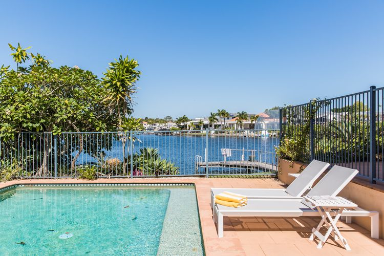 The Waterfront – 4bedroom waterfront home pool