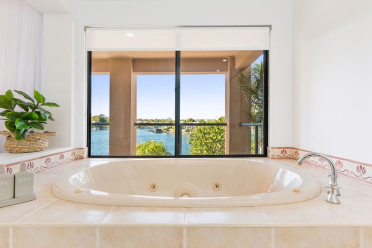 The Waterfront – 4bedroom waterfront home pool
