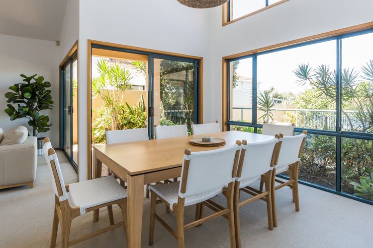 The Waterfront – 4bedroom waterfront home pool