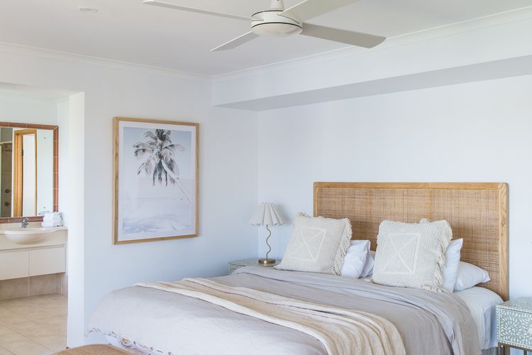 The Waterfront – 4bedroom waterfront home pool