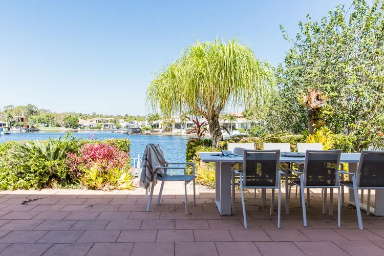 The Waterfront – 4bedroom waterfront home pool