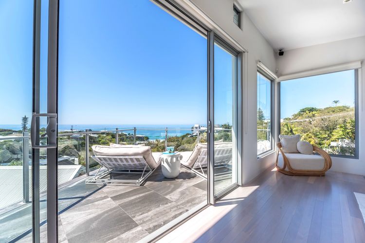 Villa Isabelle – Sunshine Beach – Views – Pool
