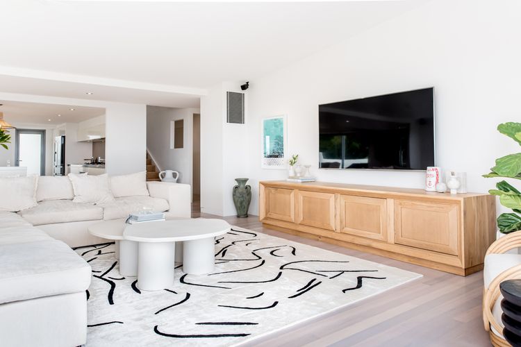 Villa Isabelle – Sunshine Beach – Views – Pool