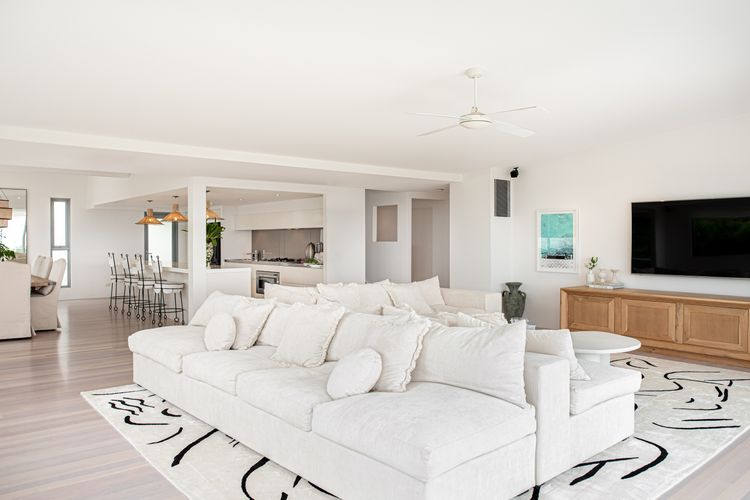 Villa Isabelle – Sunshine Beach – Views – Pool