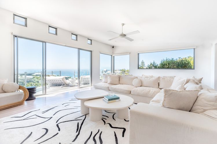 Villa Isabelle – Sunshine Beach – Views – Pool
