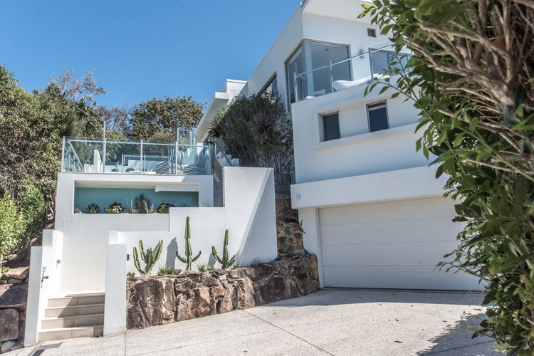 Villa Isabelle – Sunshine Beach – Views – Pool