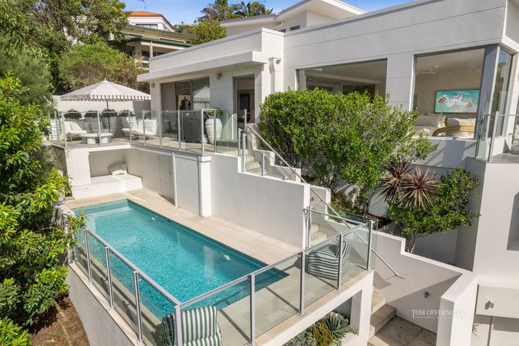 Villa Isabelle – Sunshine Beach – Views – Pool