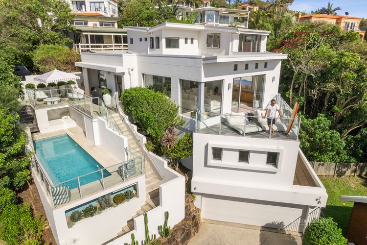 Villa Isabelle – Sunshine Beach – Views – Pool