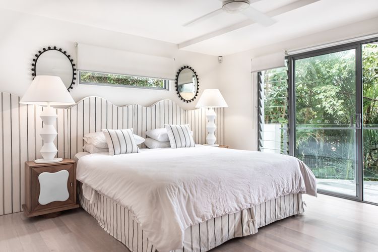 Villa Isabelle – Sunshine Beach – Views – Pool