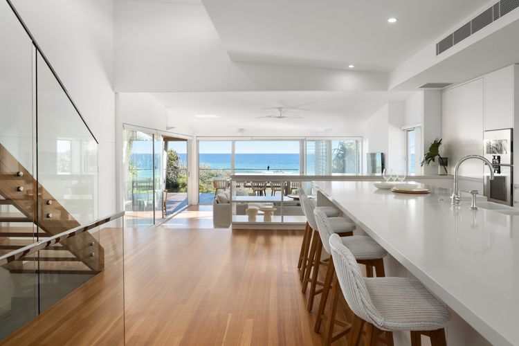 24 NOOSA DUNES – Beachfront Luxury Home