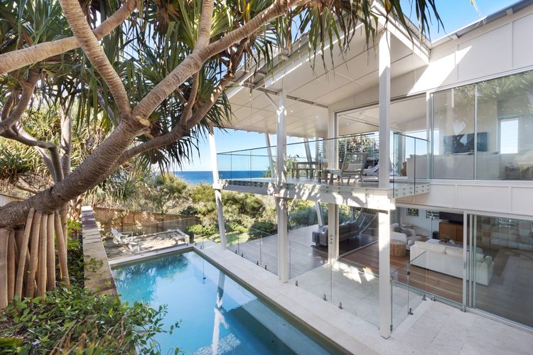 24 NOOSA DUNES – Beachfront Luxury Home