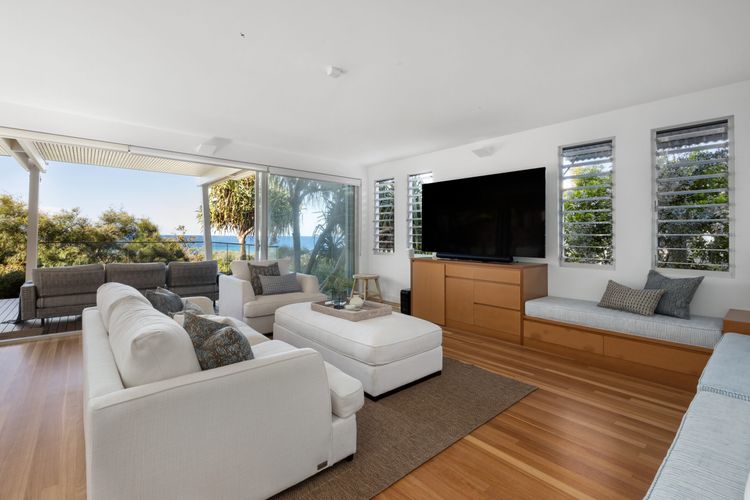 24 NOOSA DUNES – Beachfront Luxury Home