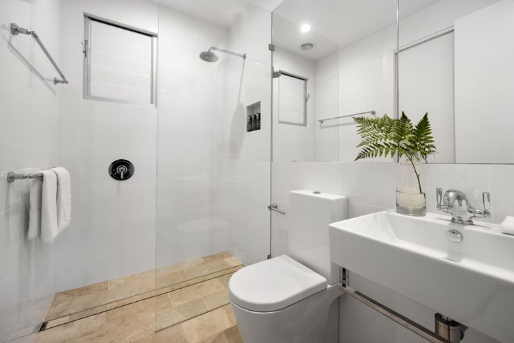 24 NOOSA DUNES – Beachfront Luxury Home