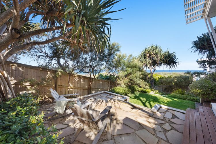 24 NOOSA DUNES – Beachfront Luxury Home