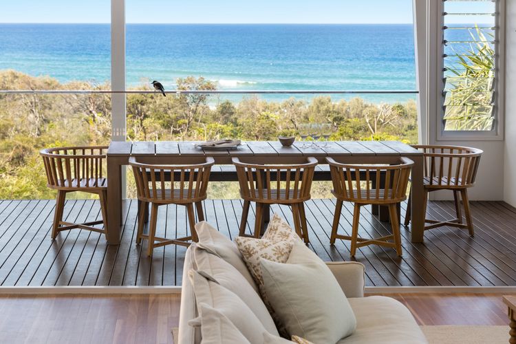24 NOOSA DUNES – Beachfront Luxury Home
