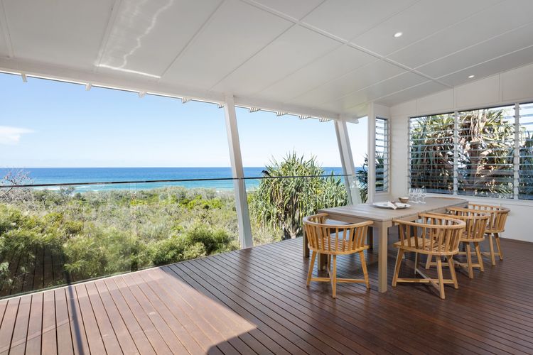 24 NOOSA DUNES – Beachfront Luxury Home
