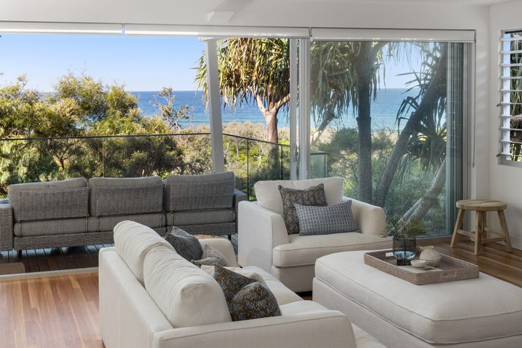 24 NOOSA DUNES – Beachfront Luxury Home