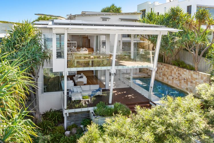 24 NOOSA DUNES – Beachfront Luxury Home