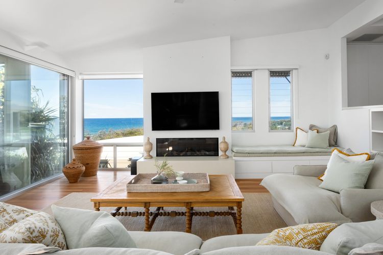 24 NOOSA DUNES – Beachfront Luxury Home