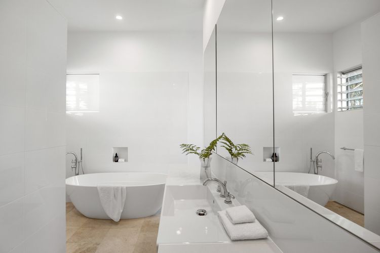 24 NOOSA DUNES – Beachfront Luxury Home