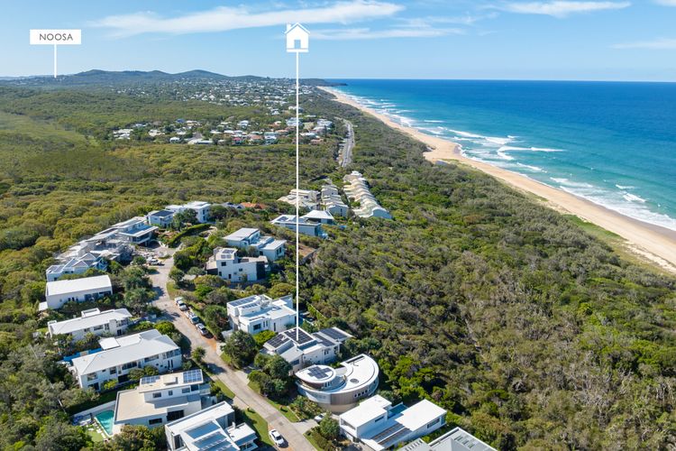 24 NOOSA DUNES – Beachfront Luxury Home