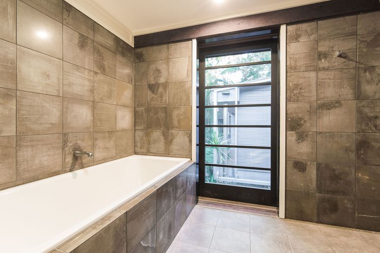 The Rainforest House, Little Cove