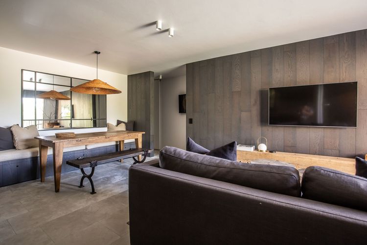 The Laguna Lodge – relax in style.