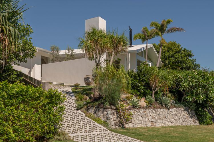 The Gable House – Beachfront luxury home